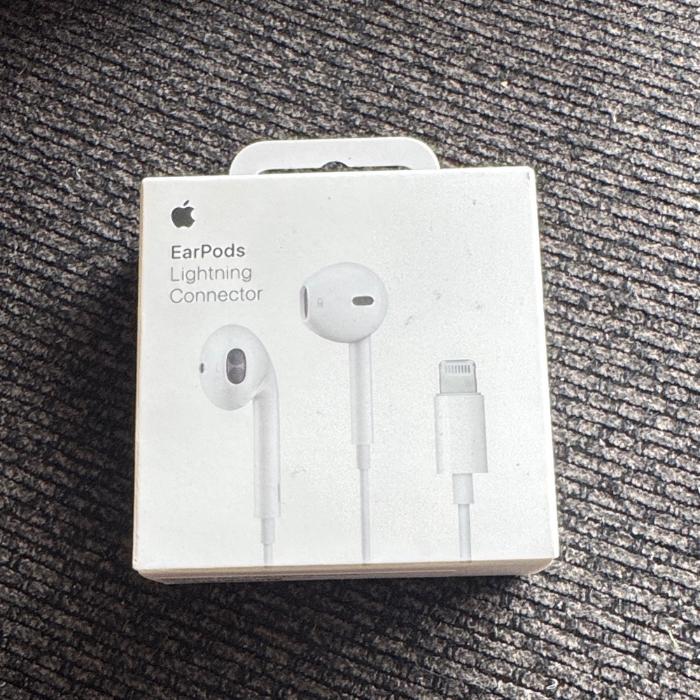 Apple EarPods with Lightning Connector - White